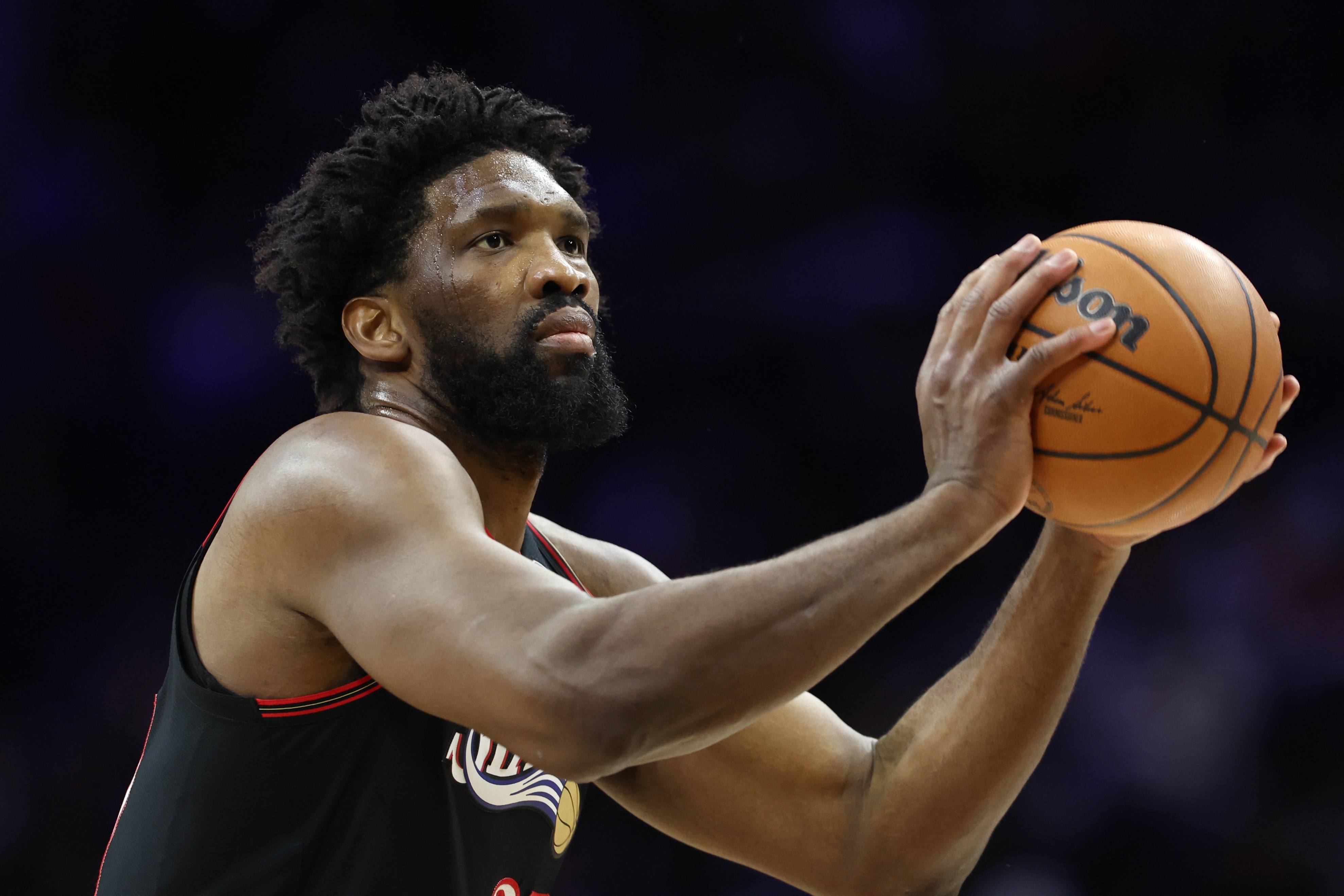 体育视频直播-明天76人迎战马刺 恩比德因右侧腹斜肌拉伤缺席比赛